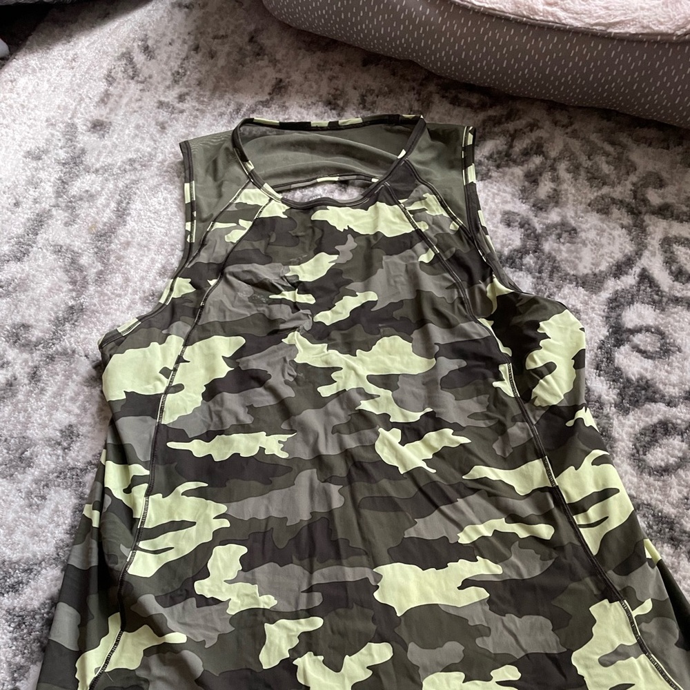 Lululemon sculpt tank in green camo